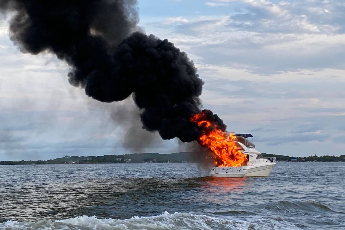 Atención: incendio en embarcación en la bahía de Cartagena