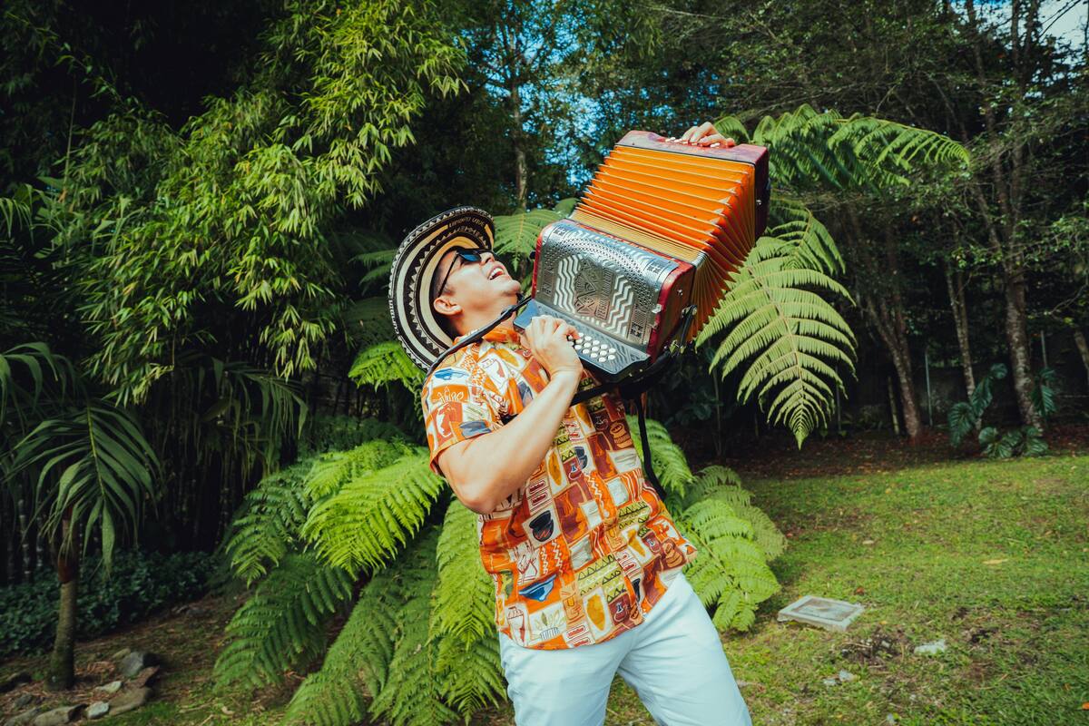 Yeison Landero estrena “Baila Kolombia” con Cumbia Stars y Delio Valdez