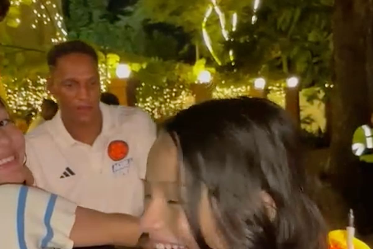 Video: Yerry Mina es quemado por moto de la policía en Brasil