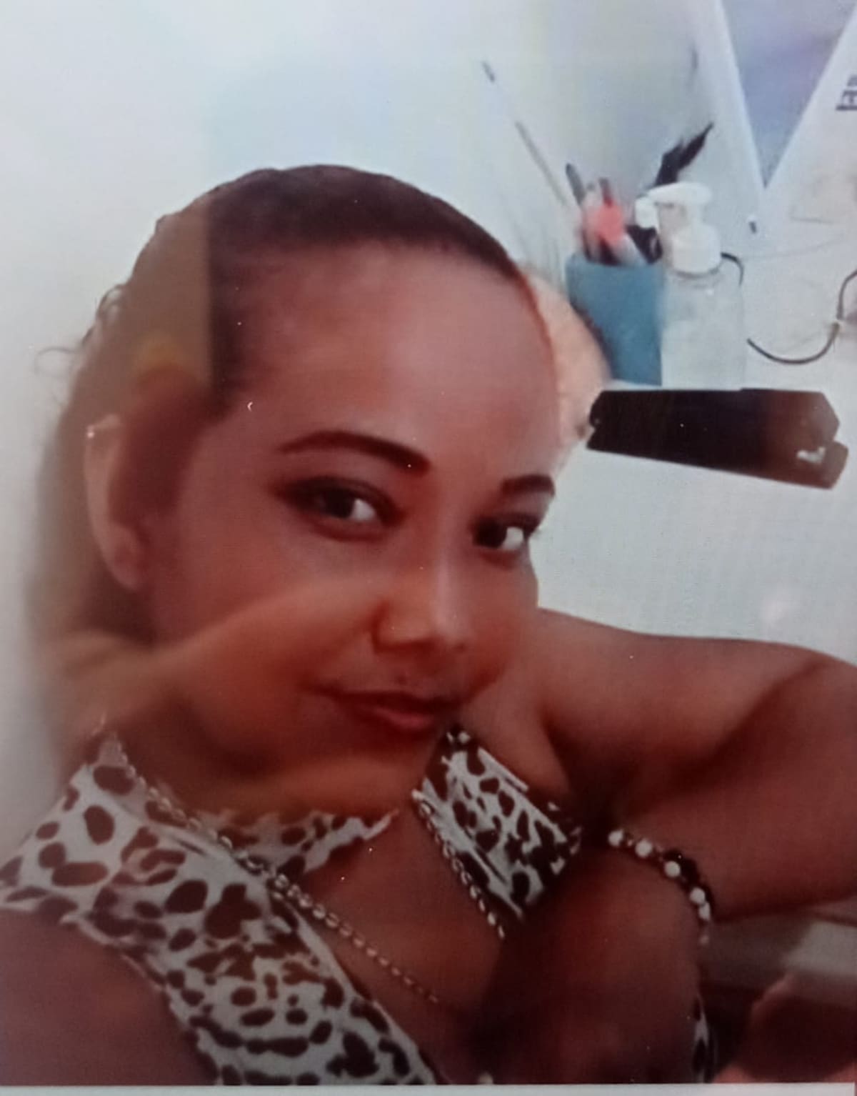 Yesica María Crespo Julio tenía 38 años y deja un hijo, de 16, con quien vivía en el barrio El Limonar, en Arjona.