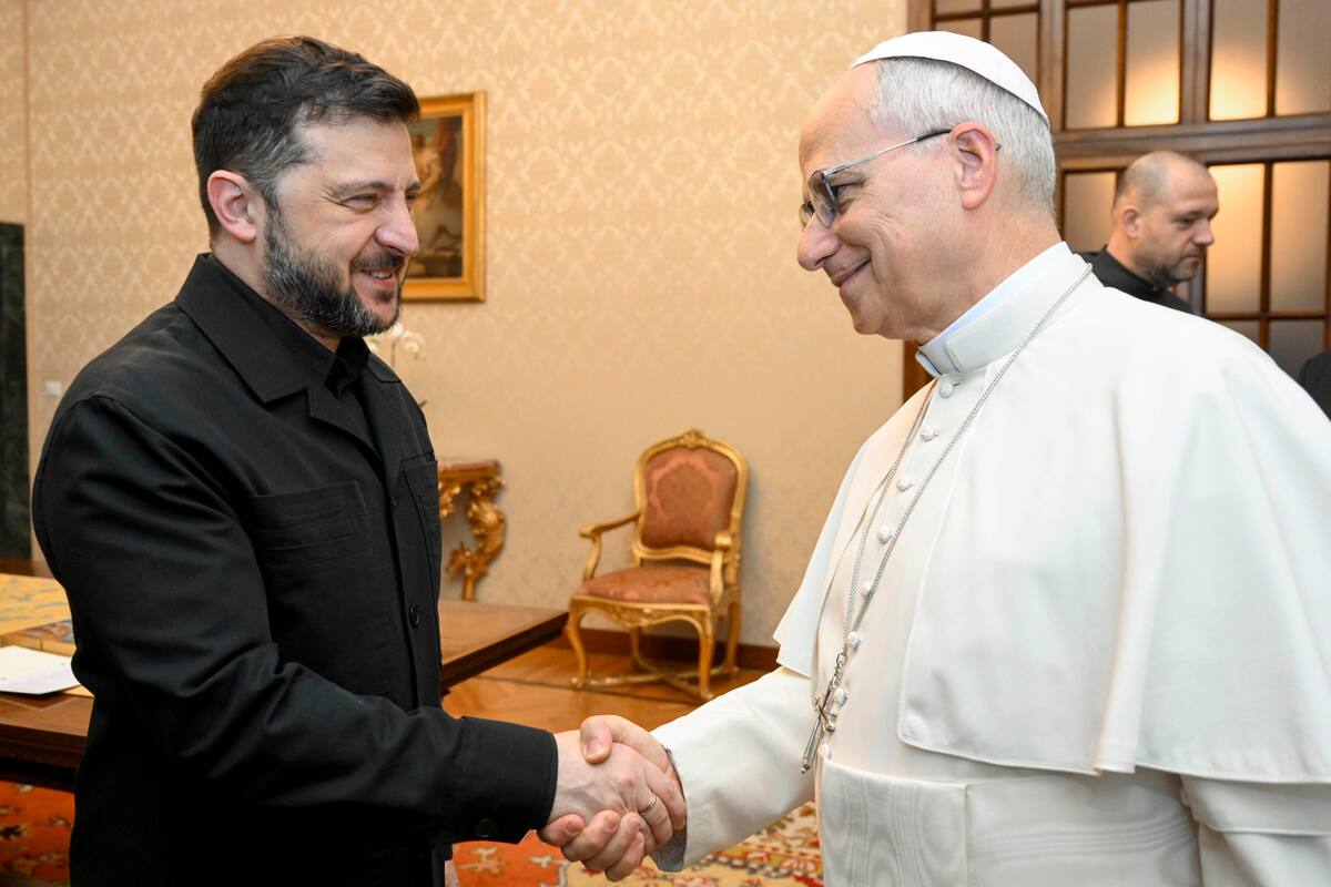 El papa urge a Zelenski a retomar el diálogo para lograr una paz justa